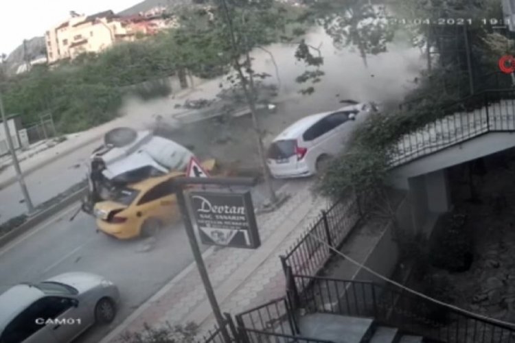 Hatay'da korkun&ccedil; vin&ccedil; kazası kamerada!