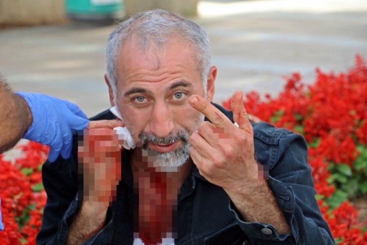Polisin &uuml;st&uuml;n&uuml; aramak istediği adam boğazını kesti!