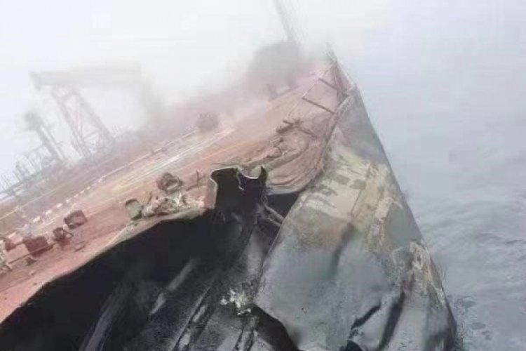 Sarı Deniz'de y&uuml;k gemisi ile 1 milyon varil ham petrol taşıyan tanker &ccedil;arpıştı