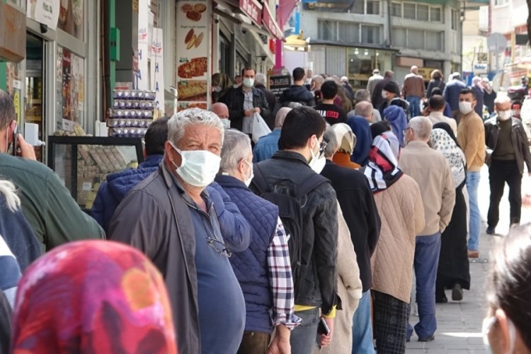 Bursa'da y&uuml;zlerce metre et kuyruğu
