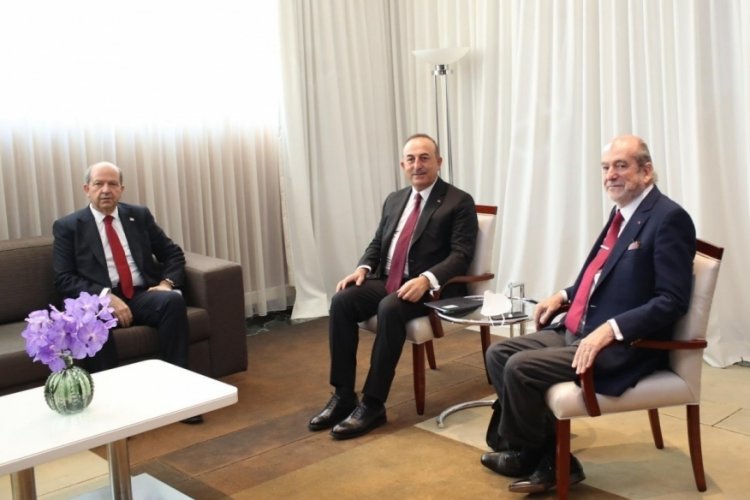 Bakan Çavuşoğlu, CMF Kurucusu ve Onursal Başkanı Büyükelçi Carteron'la görüştü