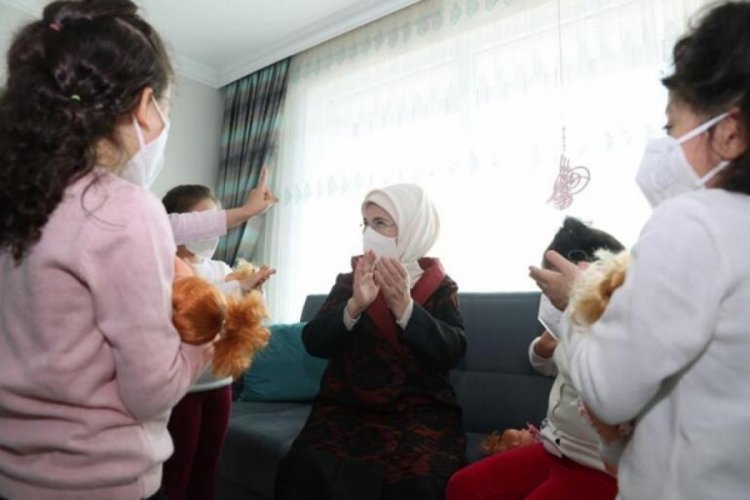 Emine Erdoğan, sevgi evindeki çocukları ziyaret etti