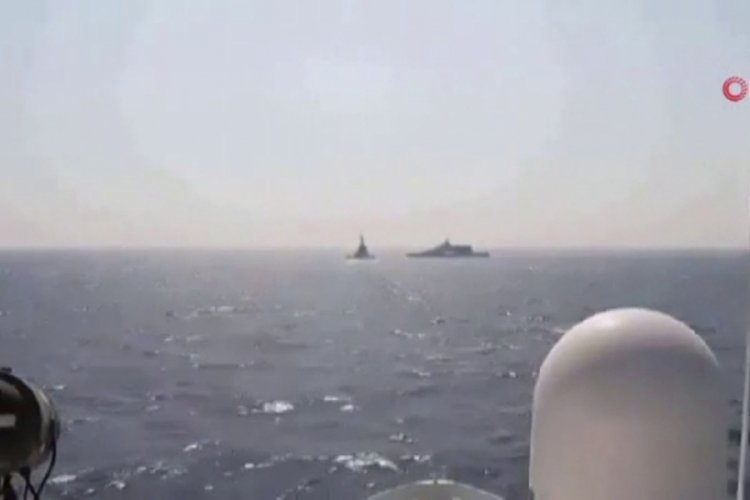 ABD Donanması, İran Devrim Muhafızlarına ait gemilere uyarı ateşi açtı