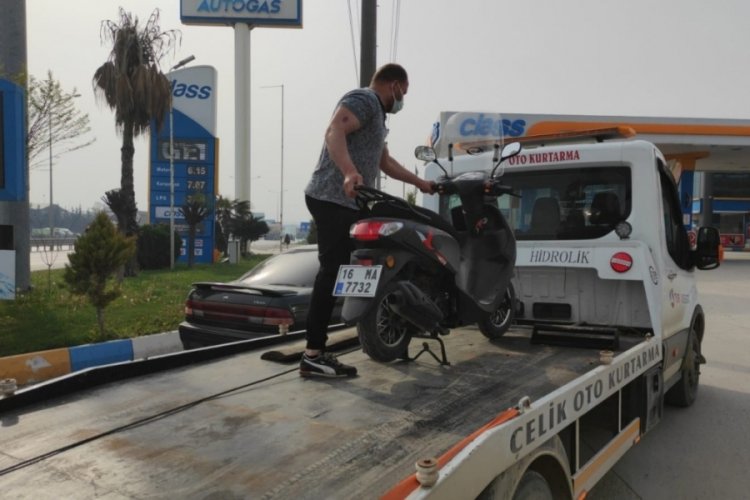 Bursa İneg&ouml;l'de kamyonetle &ccedil;arpışan motosikletin s&uuml;r&uuml;c&uuml;s&uuml; yaralandı