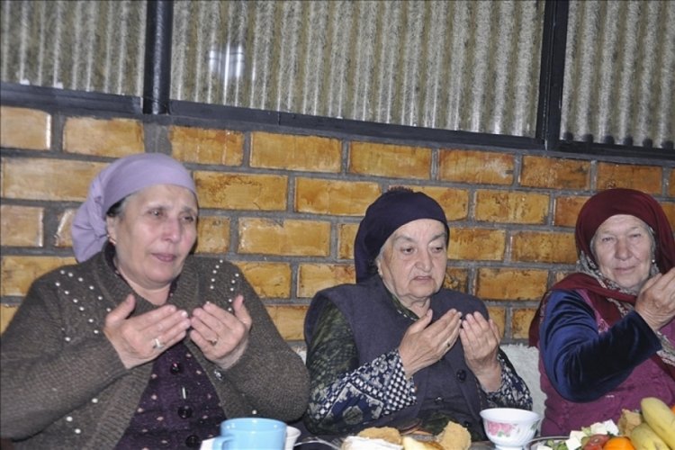 Kırgızistan'daki Ahıska T&uuml;rkleri ramazanda toplu iftar geleneğini yaşatmaya devam ediyor