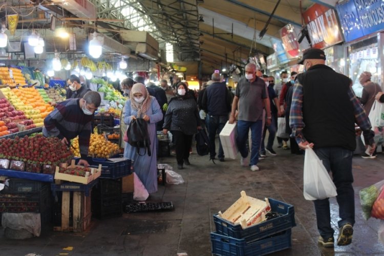 Başkent'te kapanma &ouml;ncesi alışveriş telaşı