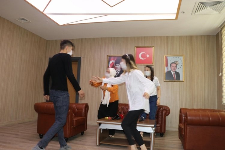 Örgütten kaçıp teslim olan PKK'lı ailesiyle buluştu