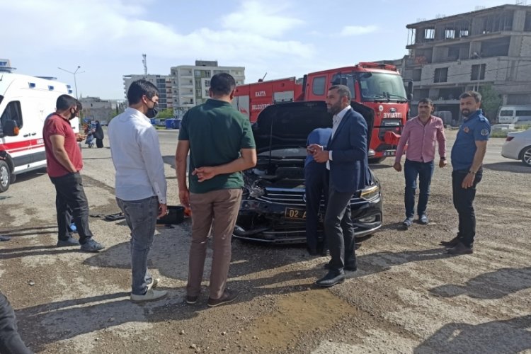 Belediye başkanı makam aracıyla kaza yaptı