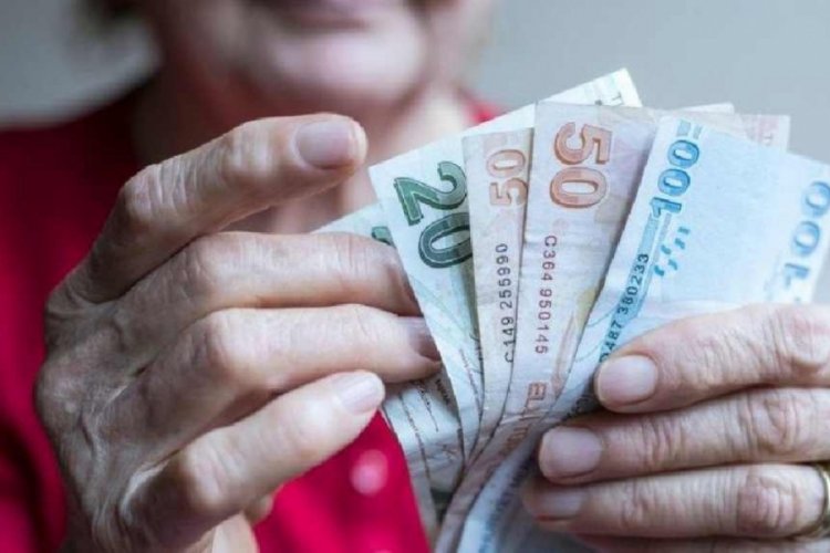 Emeklilerin ikramiyelerini 1100 liraya çıkaran teklif kabul edildi