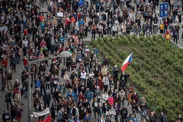Çekya'da Cumhurbaşkanı karşıtı gösteri düzenlendi!