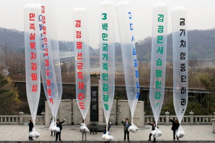 Kuzey Kore'ye balonlarla 500 bin propaganda broşürü gönderdi