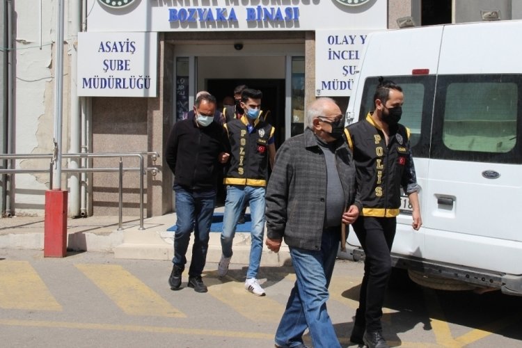 İzmir depremiyle ilgili 3 şüpheli tutuklandı