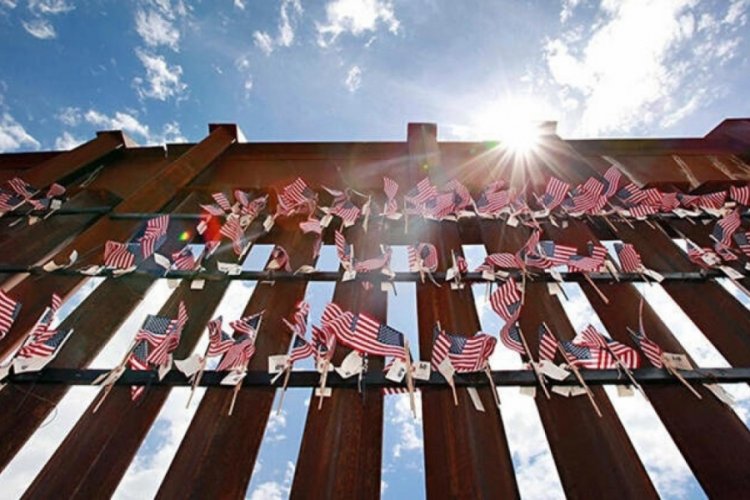 ABD' Meksika sınırında 'utanç duvarı'nı iptal ediyor