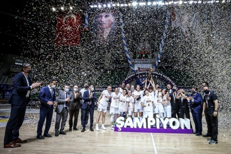 Bursa&nbsp;Büyükşehir Belediyespor şampiyonluk kupasını aldı