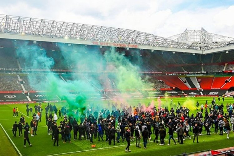 Manchester-Liverpool ma&ccedil;ı, taraftar protestoları nedeniyle ertelendi