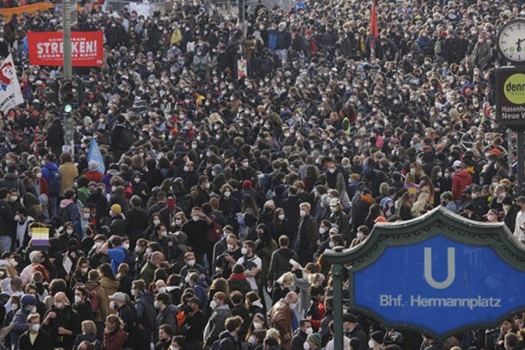 Berlin'deki gösterilerde 354 kişi gözaltına alındı