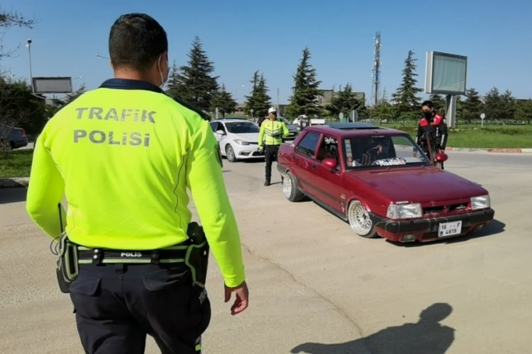 Bursa'da 90 bin TL'ye modifiye ettiği otomobiliyle 2'nci kez ceza yedi