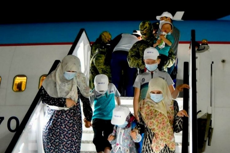 Özbekistan, Suriye'deki El Hol kampından 93 vatandaşını tahliye etti
