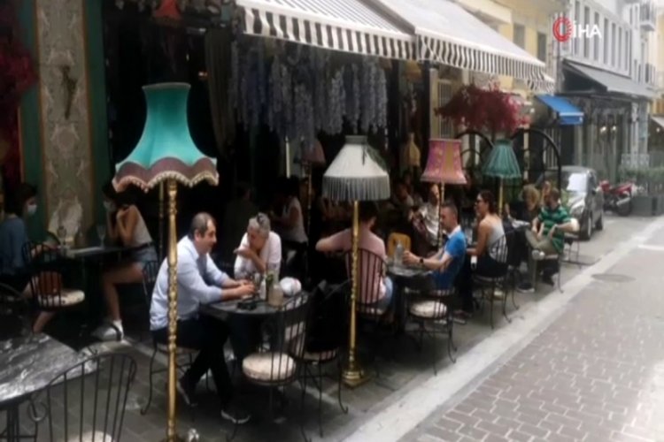 Yunanistan'da kafe ve restoranların dış mekanları açıldı