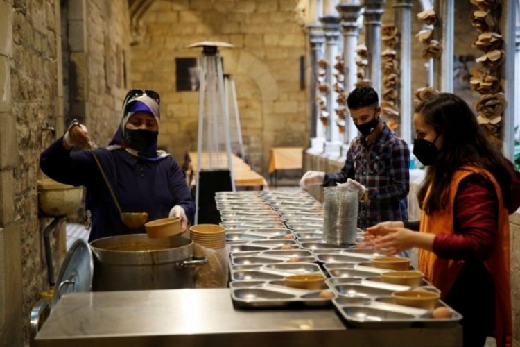 İspanya'da Katolik kilisesi Müslümanlara iftar için kapılarını açtı