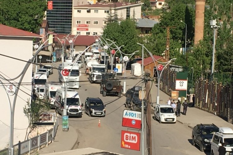 Teröristler Çukurca'ya saldırı düzenledi