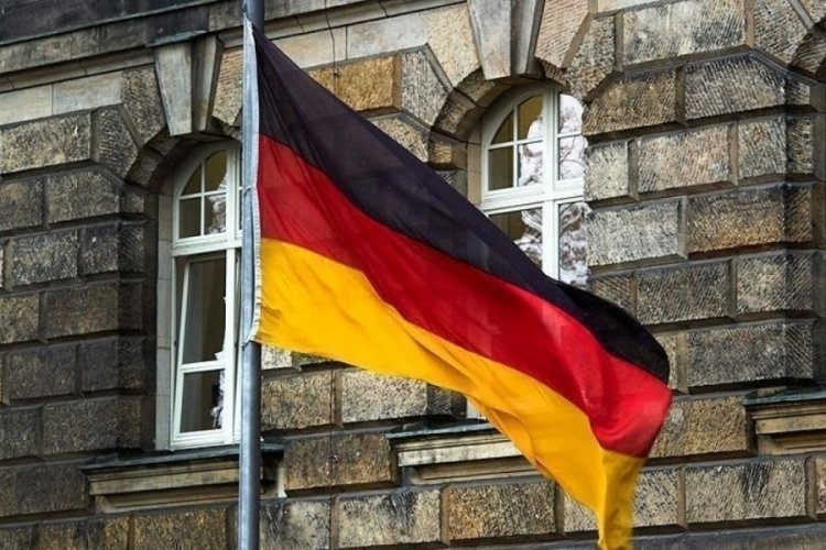 Almanya'da 'NSU 2.0' imzalı tehdit mektuplarıyla ilgili soruşturmada aşırı sağcı bir kişi gözaltına alındı