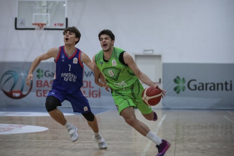 TOFAŞ Basketbol Genç Takımı play-off çeyrek final maçı için Bolu'ya gitti