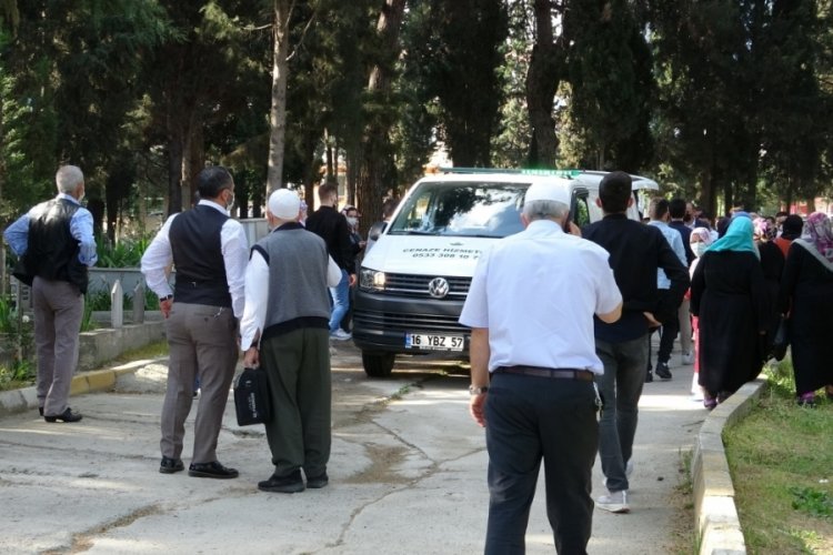 Bursa'da servis midibüsünde ölen kadın toprağa verildi
