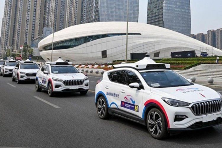 Çin'de sürücüsüz taksi dönemi başladı