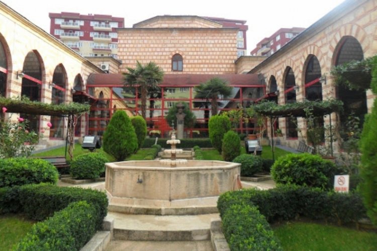 Osmanlı'nın ilk hastanesi Bursa'daki "Yıldırım Darüşşifası" göz hastalarına şifa dağıtıyor