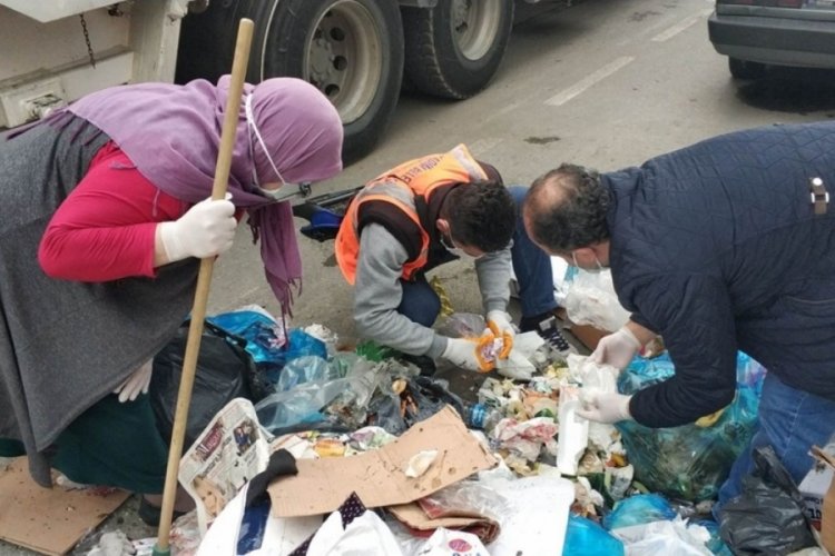 Belediye ekipleri &ccedil;&ouml;pte pırlanta y&uuml;z&uuml;k aradı
