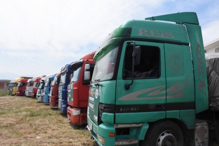 İHH Bursa Şubesi'nden Suriye'deki kamplara 14 tır yardım