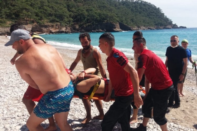 Kayalıklardan d&uuml;şen Ukraynalı turist 4 saatte kurtarıldı
