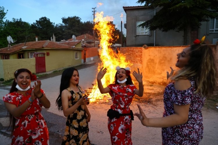 Kakava, bu yıl da buruk kutlandı