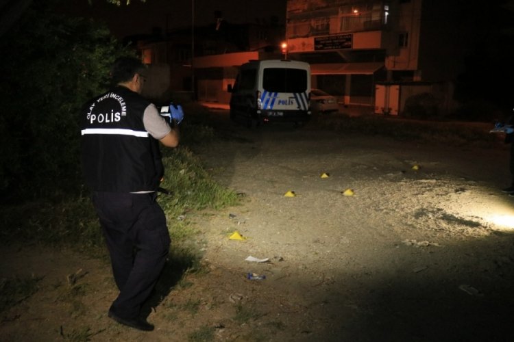 Adana'da sokak ortasında silahlı kavga