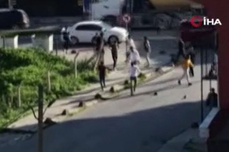 Yabancı uyrukluların kavgasında tekme ve yumruklar havada u&ccedil;uştu