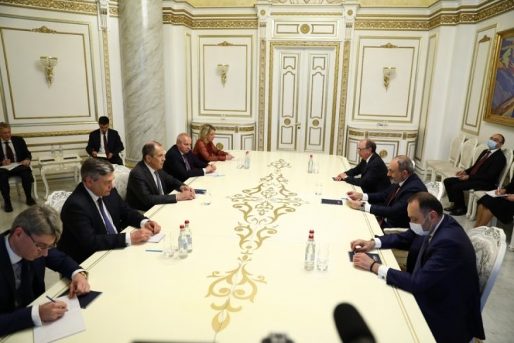 Lavrov ve Paşinyan bir araya geldi