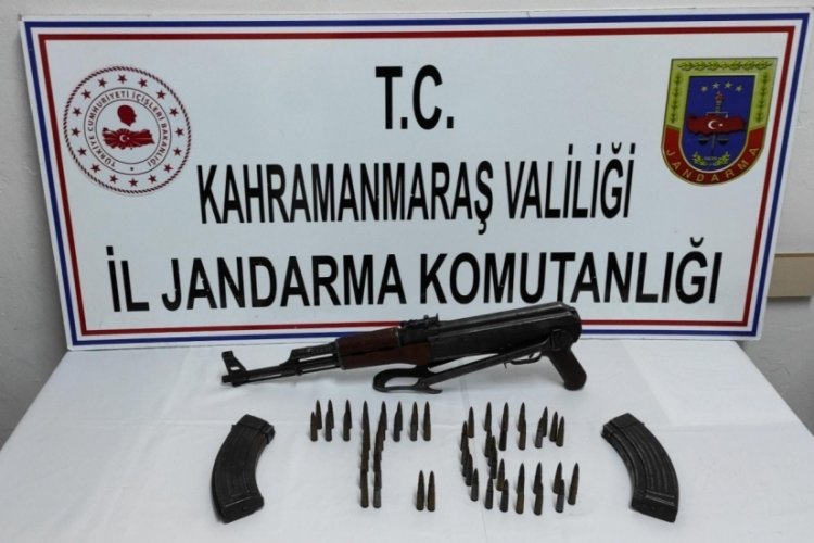 Evin bah&ccedil;esinde g&ouml;m&uuml;l&uuml; halde kalaşnikof ele ge&ccedil;irildi