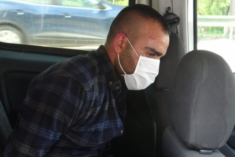 Bursa'da l&uuml;ks otomobili ile polisten ka&ccedil;tı, silah ve sahte izin belgesiyle yakalandı