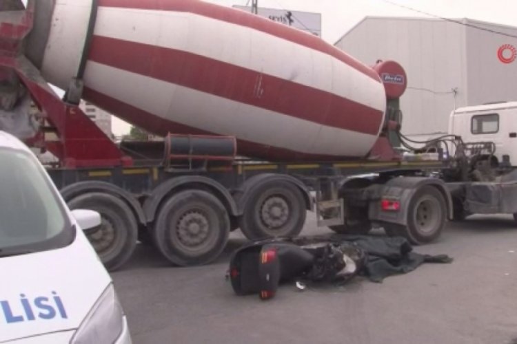 Beton mikserinin altında kalan motosikletli can verdi