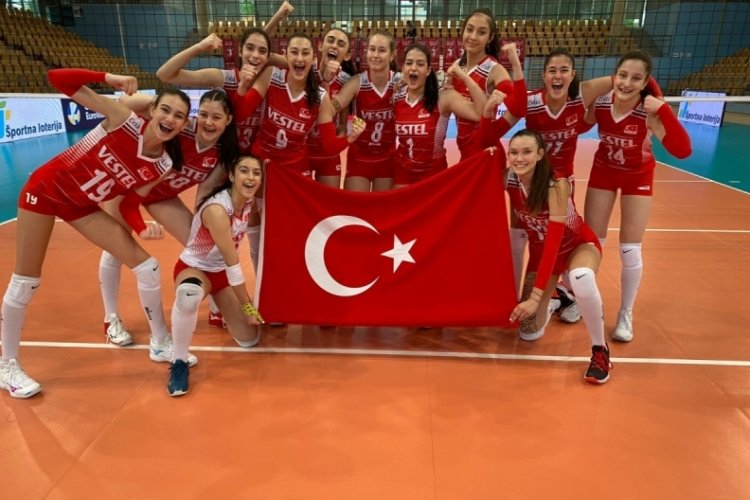 16 Yaş Altı Kız Voleybol Milli Takımı, Portekiz'i mağlup etti