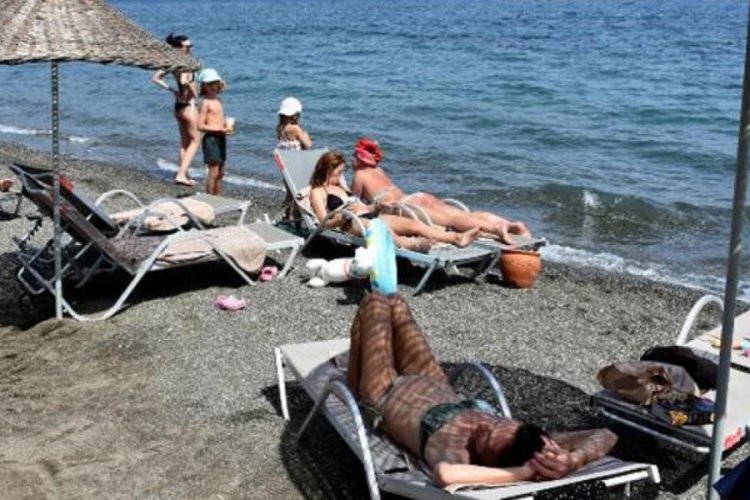 Marmaris'te turistler sahillere akın etti!
