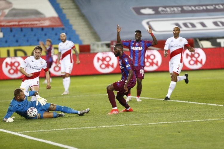 Trabzonspor, Antalyaspor'u 2-1'le geçti