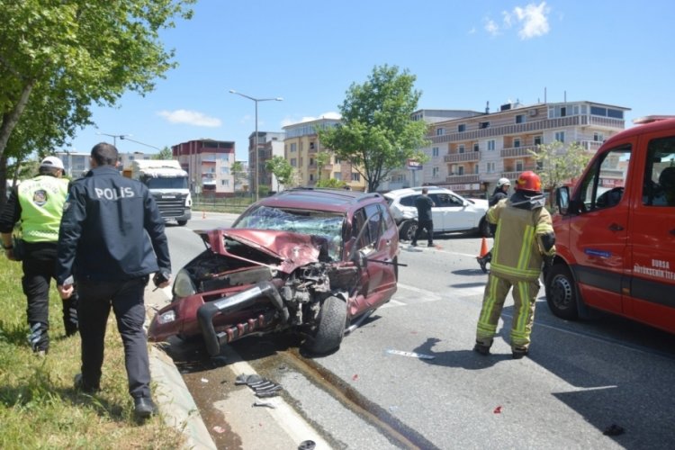 Bursa'da polis kontrol noktasında feci kaza