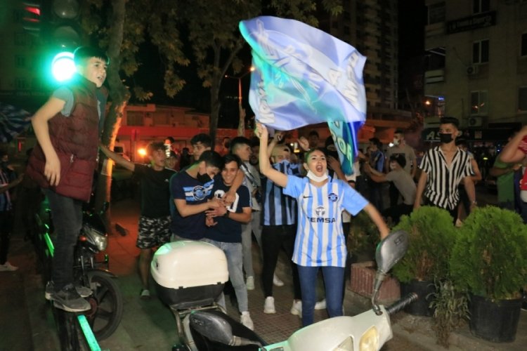 Adana Demirspor taraftarları şampiyonluğu kutladı
