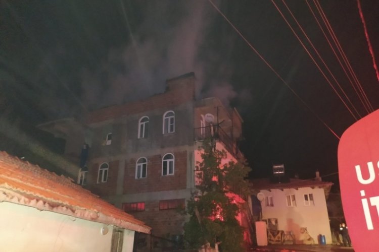 &Ccedil;atı yangını paniğe neden oldu