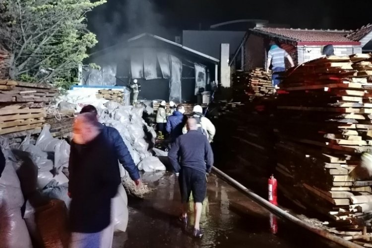Silivri'de kereste fabrikasında yangın