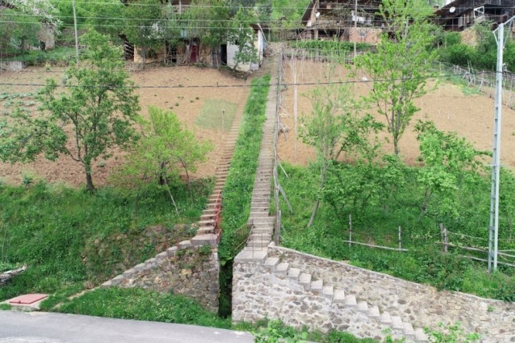 Komşuların 'inat' merdivenleri