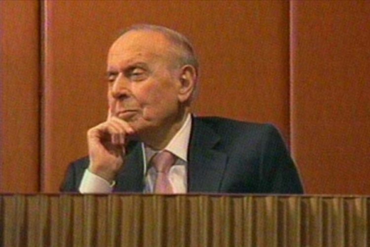 Azerbaycan'ın mimarı Haydar Aliyev doğumunun 98. yılında anılıyor