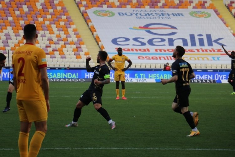 S&uuml;per Lig'in en &ccedil;ok gol atan yerli futbolcusu Adem B&uuml;y&uuml;k